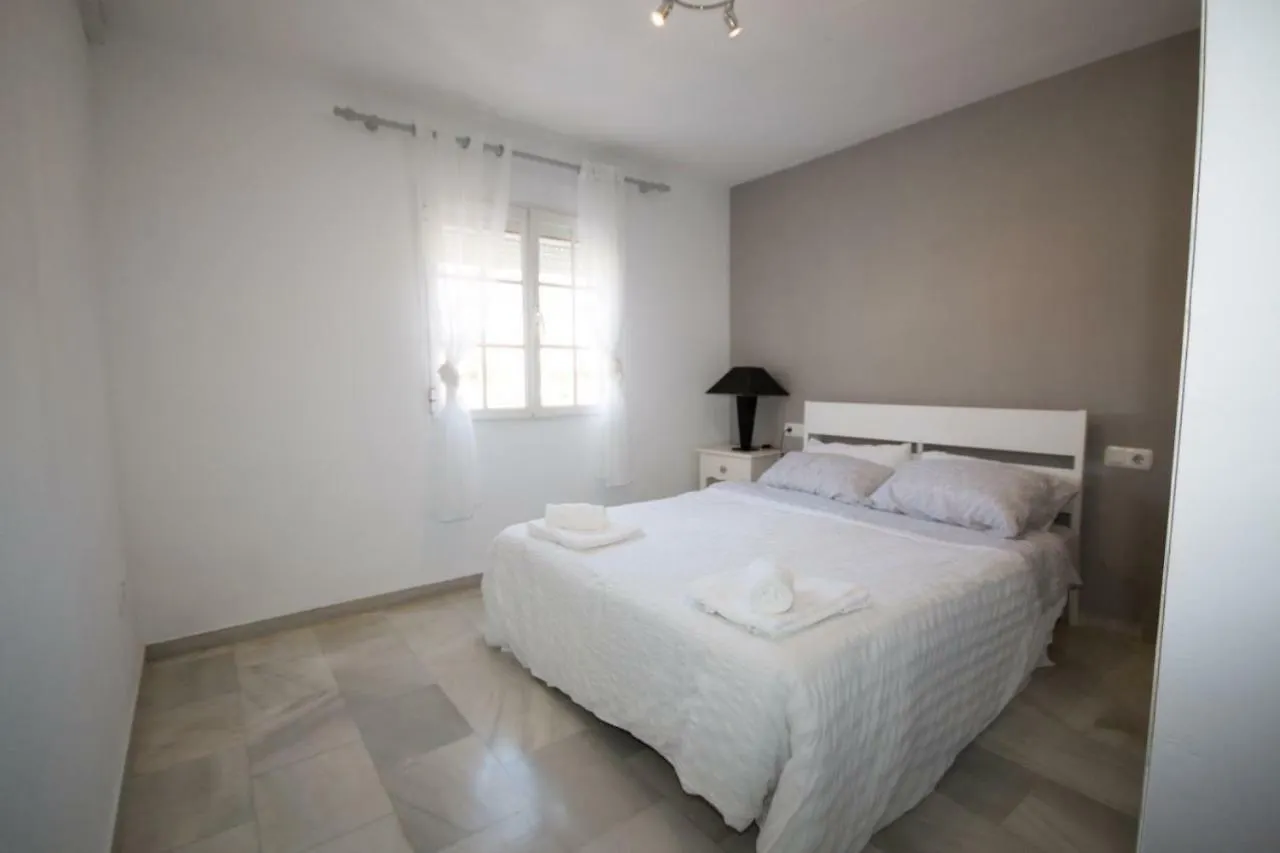 Puerto De La Duquesa Beach Apartment Castillo de Sabinillas Vakantiehuis