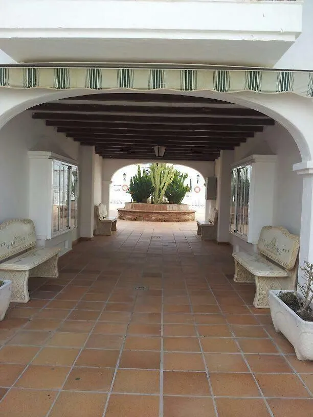 Vakantiehuis Puerto De La Duquesa Beach Apartment Castillo de Sabinillas
