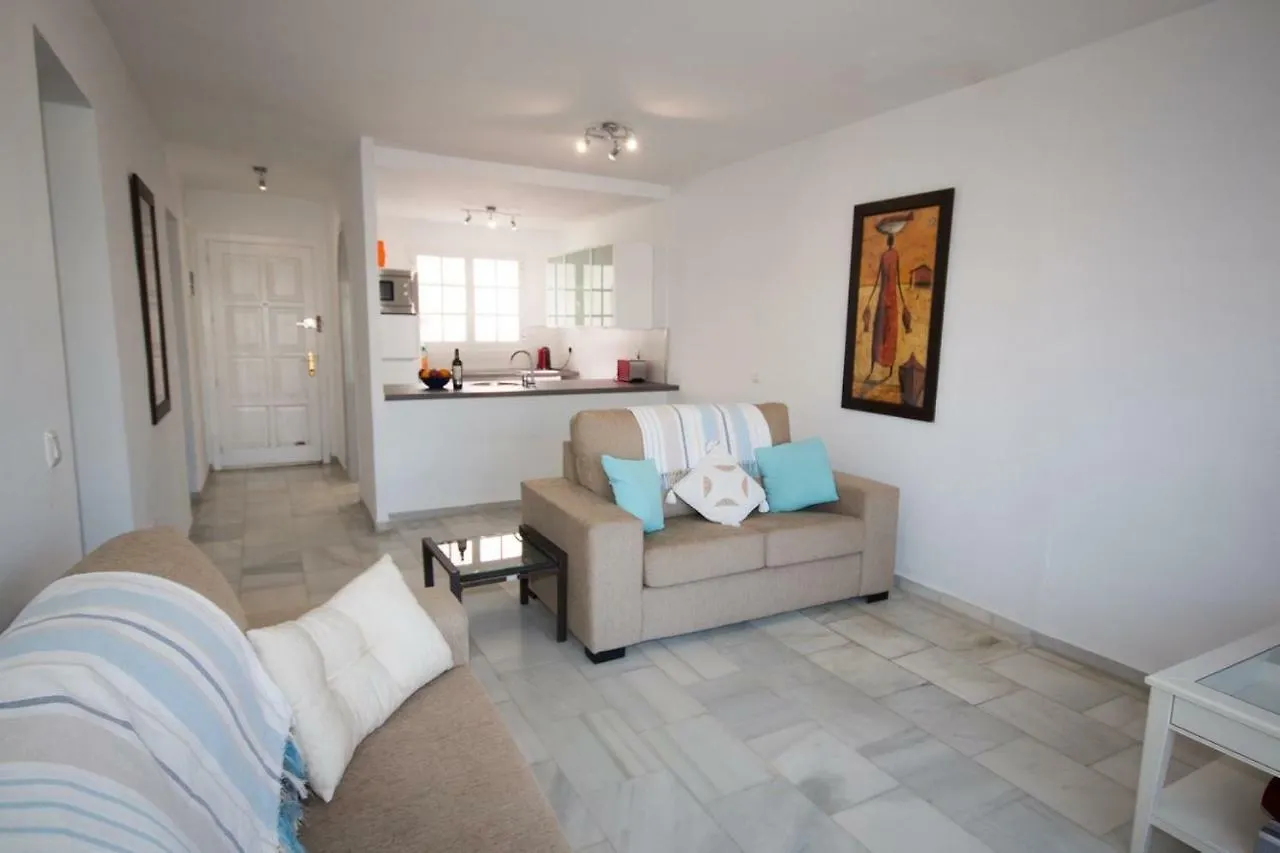 Vakantiehuis Puerto De La Duquesa Beach Apartment Castillo de Sabinillas Spanje