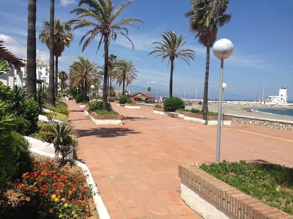 Puerto De La Duquesa Beach Apartment Castillo de Sabinillas